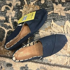 Brand new with tags. Toms. Navy blue. Size 9. Never worn